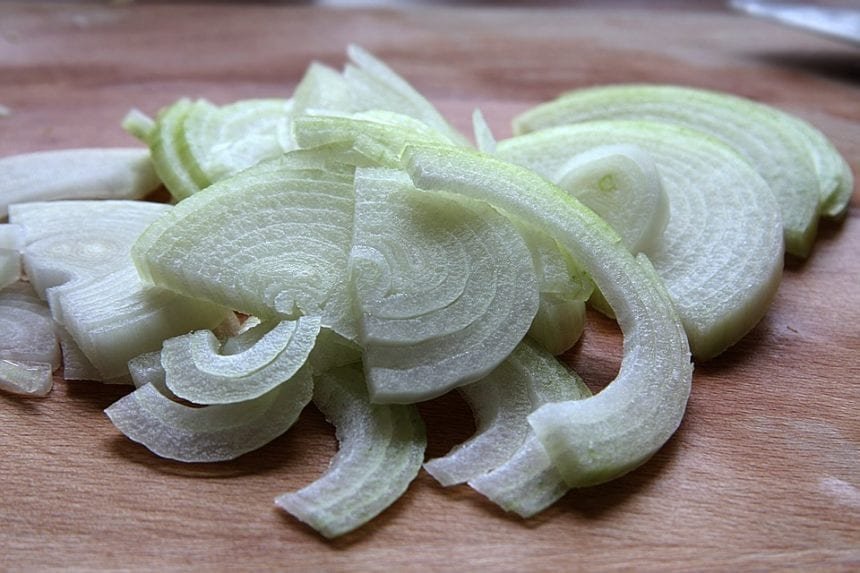 https://pixabay.com/en/onions-onion-rings-cut-food-eat-74354/ 