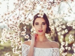 Ilustrasi Gambar Wanita dengan tatanan rambut yang cocok untuk ke pernikahan