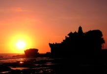 Tanah Lot, Tempat Wisata Bali Penuh Sejarah, Sebelum Kesana Pelajari Dulu Kisahnya! Wisata Tanah Lot bali