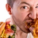 4 Kesalahan Makan Malam yang Membuatmu Tidak Sehat, Jangan Dilakukan Ya! 4 Kesalahan Makan Malam yang Membuatmu Tidak Sehat