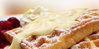 Resep Waffle Crispy Pas Untuk Cemilan Selama Di Rumah Cara Membuat Waffle Sederhana.