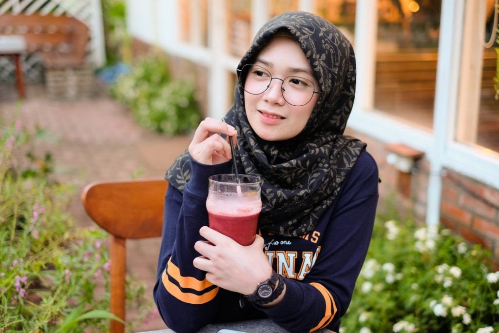 gambar wanita berhijab cantik ala Korea 