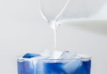 Resep Blue Pea Flower Latte, Teh Biru yang Wajib Kamu Coba! Resep Blue Pea Flower Latte