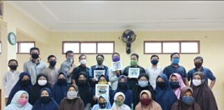 Mahasiswa KKN adakan Pelatihan Pembuatan Pop Up Frame Mahasiswa KKN adakan Pelatihan Pembuatan Pop Up Frame