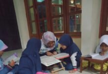 Dalam Rangka Pengabdian, Mahasiswa KKN Ikut Mengajar Ngaji di Masjid Kampung Halaman Mahasiswa Mengajar Ngaji