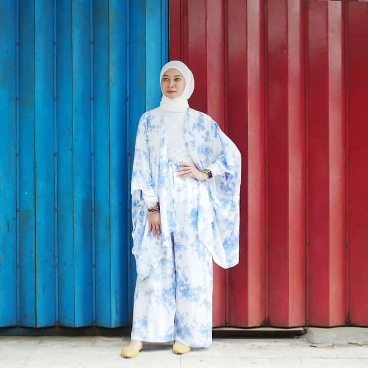 OOTD Tie Dye Hijab Biru Muda