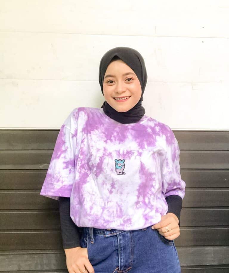 OOTD Tie Dye Hijab Ala Selebgram, Cocok Dipakai Saat Santai - Hitputcom