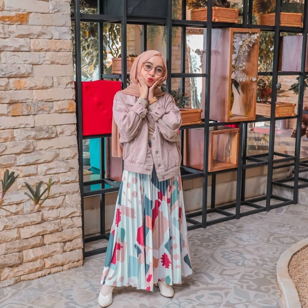 OOTD Hijab Rok Plisket Kekinian Ala Selebgram - Hitputcom