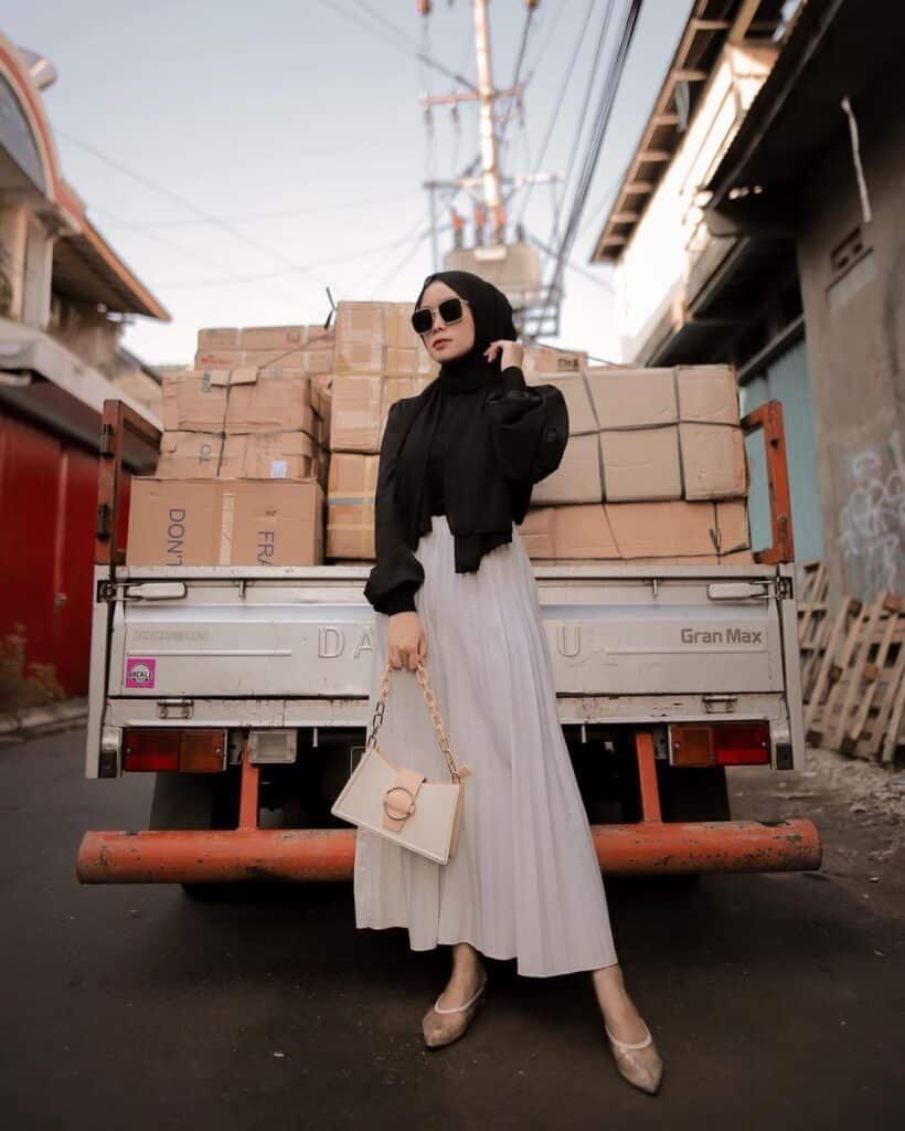 OOTD Hijab Rok Plisket Kekinian Ala Selebgram - Hitputcom | Inspirasi