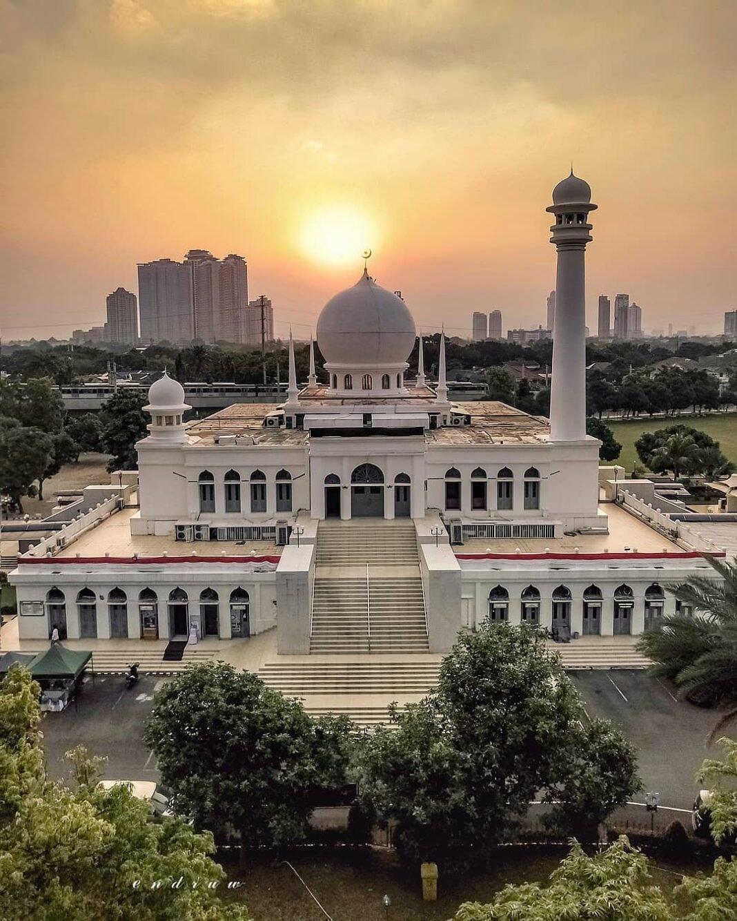 Wisata Religi Di Jakarta, Berkunjung Ke Masjid Ikonik Di Jakarta ...