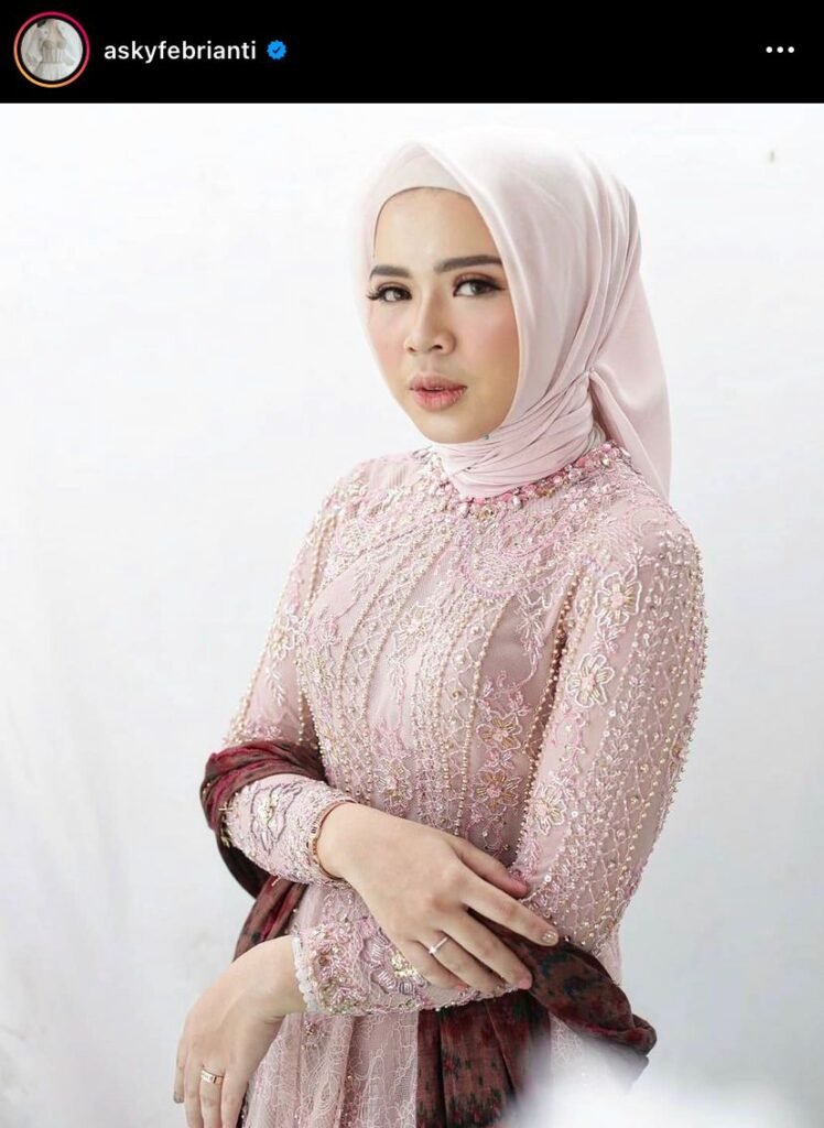 gambar kebaya hijab modern