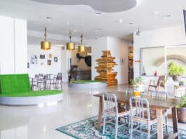 lobi the hangout pop! hotel kelapa gading