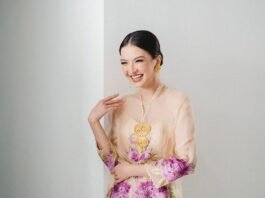 Kebaya Modern dengan Warna Pastel yang Manis dan Feminin