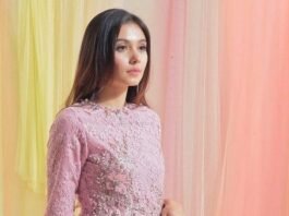 Model Kebaya Modern dengan Model Peplum yang Elegan