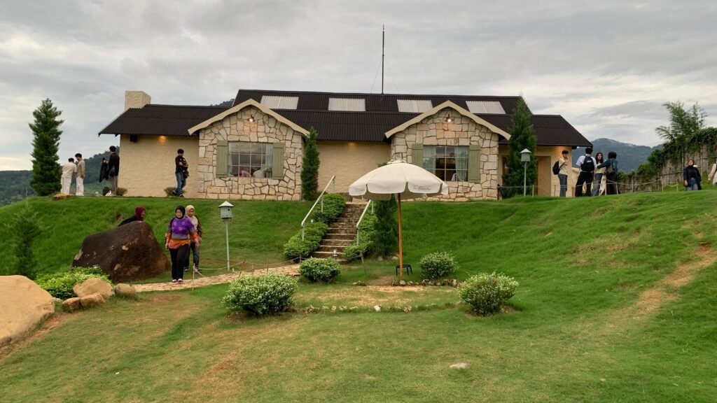 menikmati coffee shop di rustic market sentul bogor